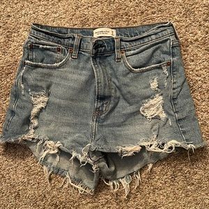 Abercrombie high rise mom short